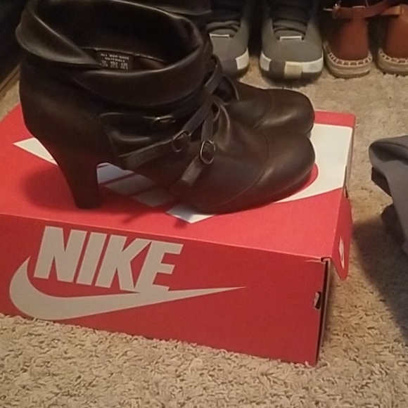 Shoes - Picture 2 of 5